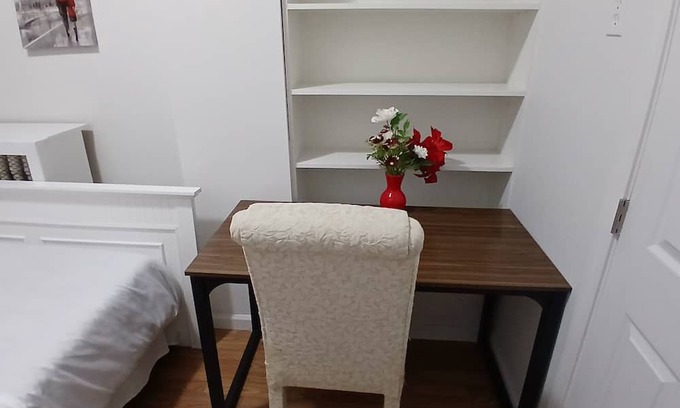 New London Apartment | Cozy small bedroom for one person. Only half mile from Rt.95