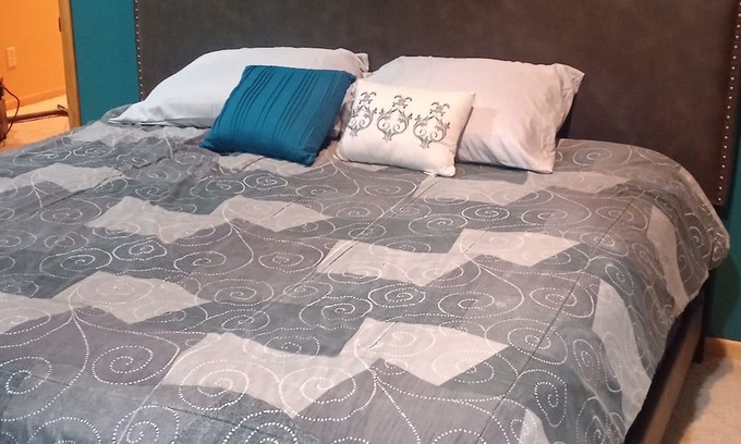 Box Elder House | Large house on 10 acres