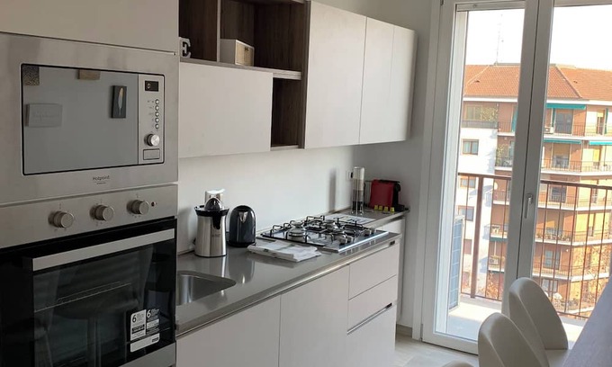 Porta Volta Apartment | Panoramic three-room apartment with two bathrooms near metro Cenisio