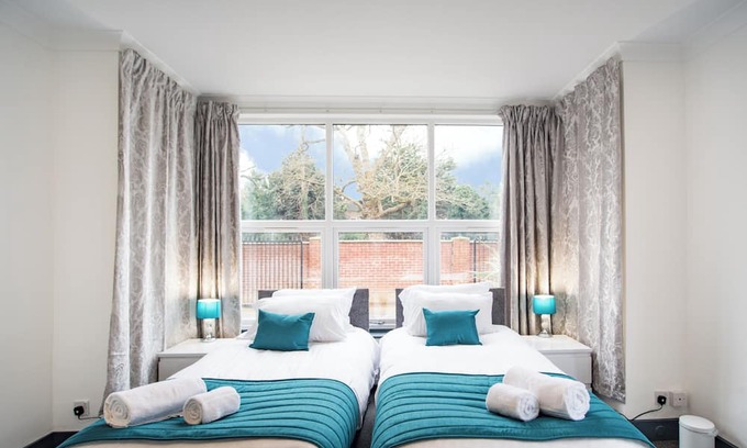 Bray on Thames House | Deluxe Triple room of 3 with view