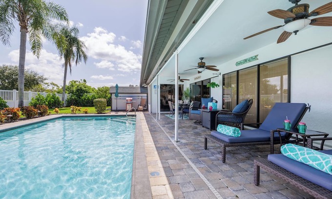 Lochmoor Waterway Estates House | Cozy & Boutique! Heated Pool, Games and more! Perfect Family Friendly Escape!