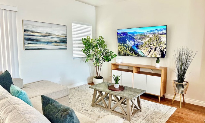 Northeast Anaheim House | Tranquil Tri-Level Gated Townhome #3