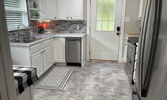 New Castle House | Cozy cottage in Birmingham with wooded yard and close to interstate.