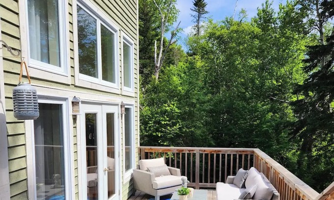 Humber Valley House | 6 Bedroom Home Humber Valley Ressort.