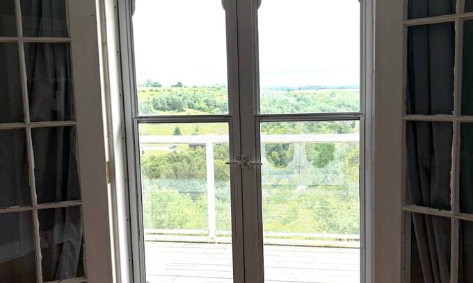 Port Hope House | 4600 sq. ft Beautiful Farmhouse With Spectacular Views in a Fantastic location