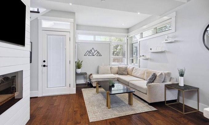 Lower Lonsdale House | Modern Lower Lonsdale Dream Home