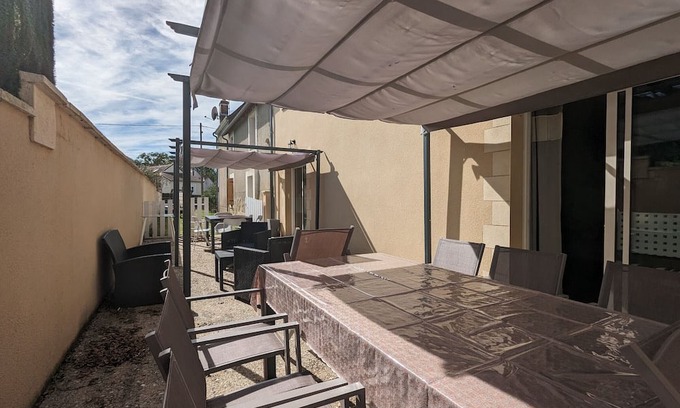 Neuvy-Saint-Sepulchre Cottage | Gite Neuvy-Saint-Sépulchre, 7 bedrooms, 14 persons