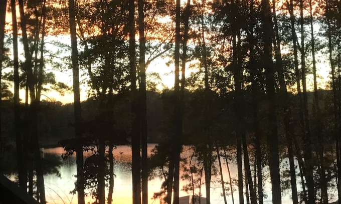 Townville House | Relaxing water front home on Lake Hartwell, S.C. Beautiful sunsets. Pet friendly