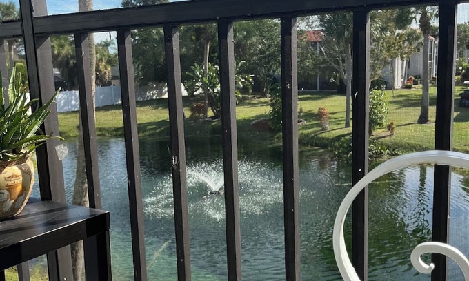 Sarasota Springs Villa | Charming condo 12 mins to siesta key beach