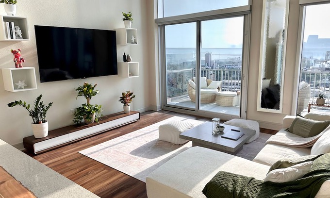 West End Condo | Penthouse on West 6th St