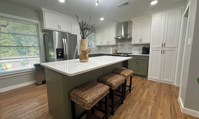 Lancaster House | Newly Remodeled 3-bedroom house with lots of amenities