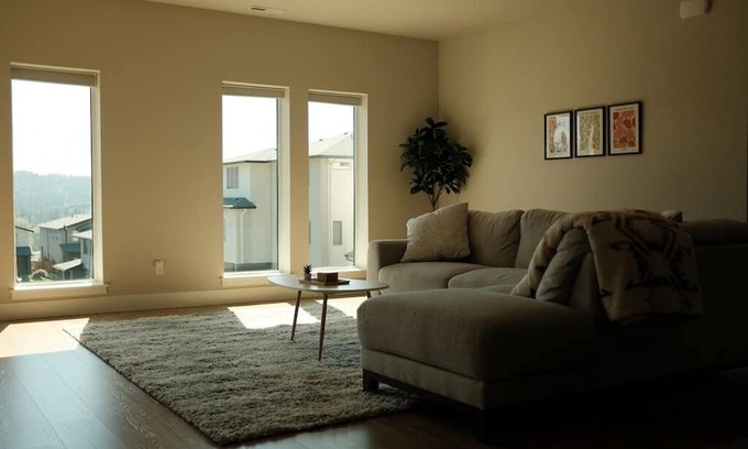Rock Creek House | Clean and Bright New Build w/ Mountain Views