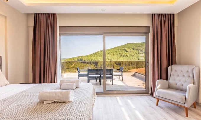 Kas Villa | Villa w Pool, BBQ, Garden 5 min to Phellos in Kas
