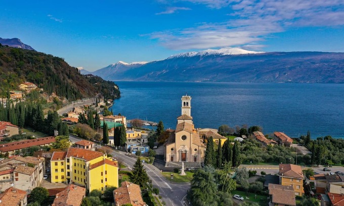 Gaino Apartment | Casa Oleandri with pool and lake view
