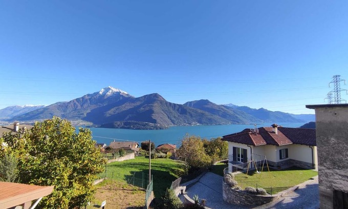 Stazzona Apartment | Casa Vacanze "window on the Lake"