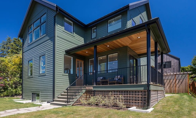 Magnolia House | 6-Bedroom Magnolia Luxury Home with Stunning Puget Sound Views, Chef’s Kitchen