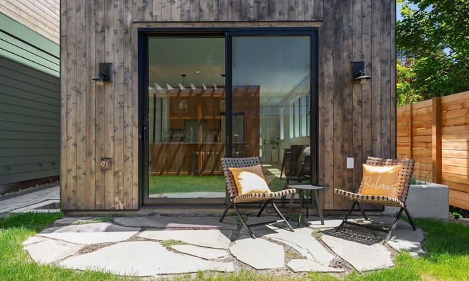 Southeast Magnolia House | Newly Built Magnolia DADU with Spectacular Puget Sound Views - Available for 30+ Night Stays