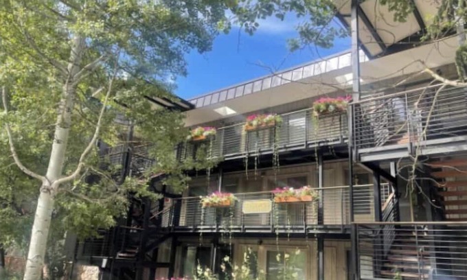 Aspen Condo | Aspen Core 1 bdrm 1 bath fully furnished - Top Floor -3rd