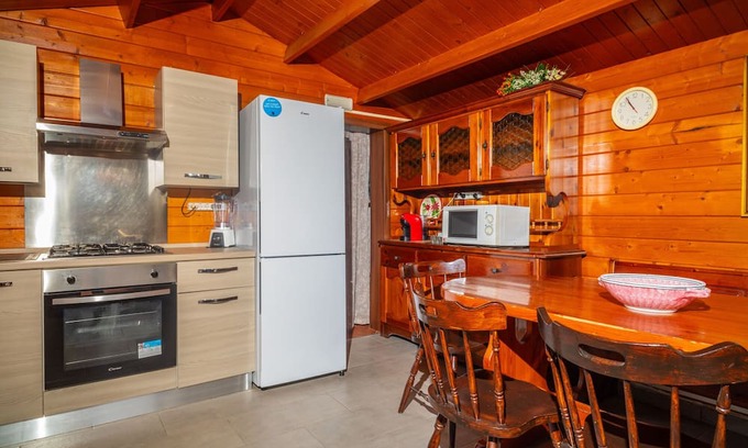 San Giorgio-Librino-San Giuseppe la Rena-Zia Lisa-Villaggio Sant'Agata Ski Chalet | Chalet 'Vaccarizzo Beach Garden' with Private Terrace, Wi-Fi and Air Conditioning