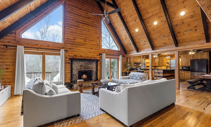 Stafford Cabin | Spacious Stafford Cabin w/Grills & Fire Pit!