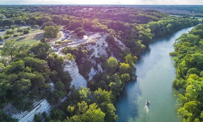 Waco Villa | Luxury Haven Farm Stay - The Croissant Suite