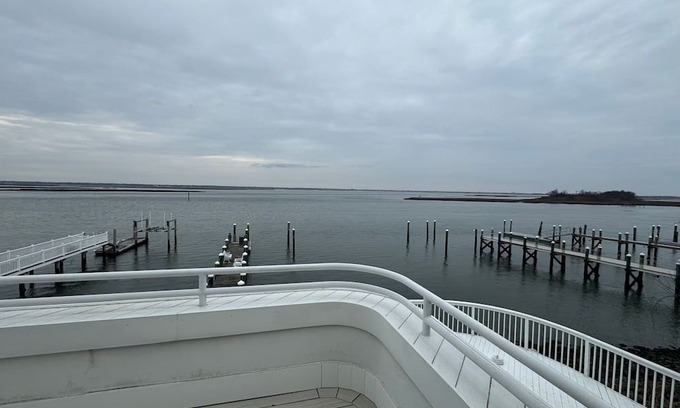 Margate City House | 5 Bed, 3.5 Bath, Bayfront, POOL, boat slip 2 car garage, Pet friendly, sleeps 10