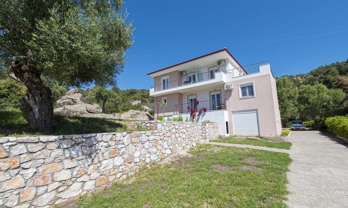 Elia Apartment | Petra Apartment Gaia by RentalsPro