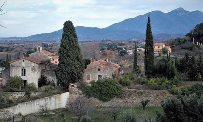 Ceret House | Homerez - Charming House in Céret + Enclosed Garden