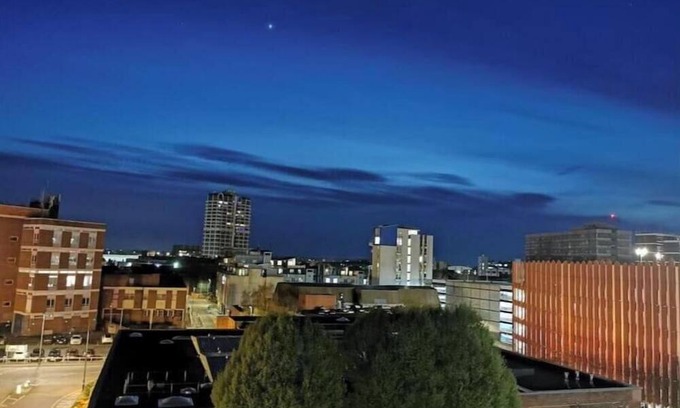 Swindon Apartment | Paramount city view