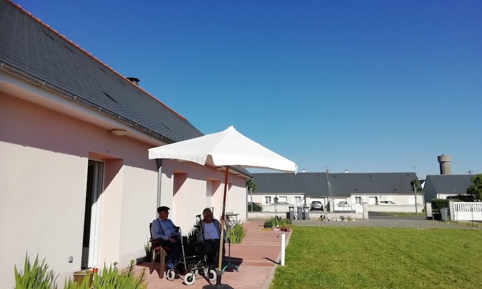 Villeperdue Apartment | Le Calme à La Maison Rose à la Maison