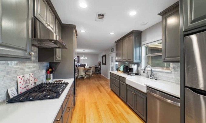 Coleman House | House on the hill