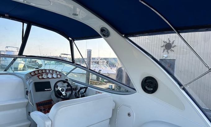 Richmond City Centre Boat Rental | 5 minutes to YVR, 30 minutes to downtown. Stay cozy on a boat!