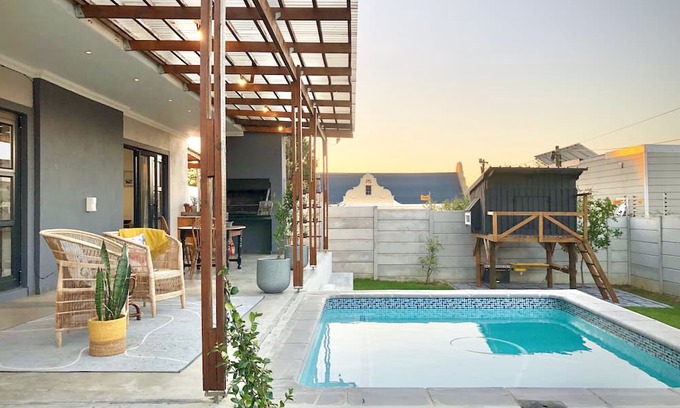 Stellenbosch House | Cape Winelands Mountain View Getaway