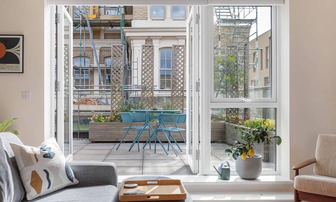 Bromley North Apartment | Historic East London 2 Bed 2 Bath Duplex