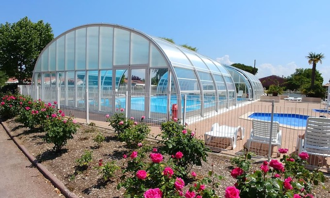 Saint-Pierre-d'Oleron Ski Chalet | Holiday home on the island of Oléron in a residential park with heated swimming