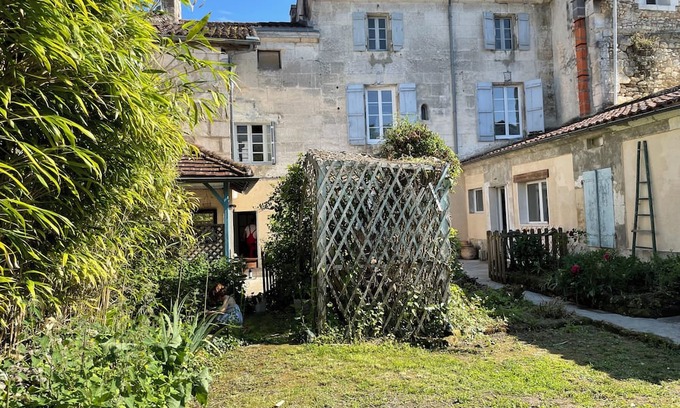 Mareuil en Perigord House | Jolie Maison en Coeur de Village, Commerces et Rando à Pieds, Animaux Acceptés