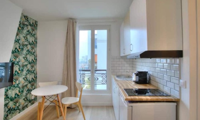 Quartier de la Goutte-d'Or Apartment | Élégance et Confort au Cœur du 18e
