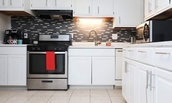Sunrise Acres House | Cozy Colors Modern Family Friendly-3 days