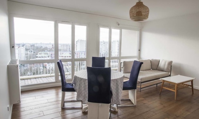 L'Ile-Saint-Denis Apartment | Charming 63 m2 apt with views of the Eiffel Tower