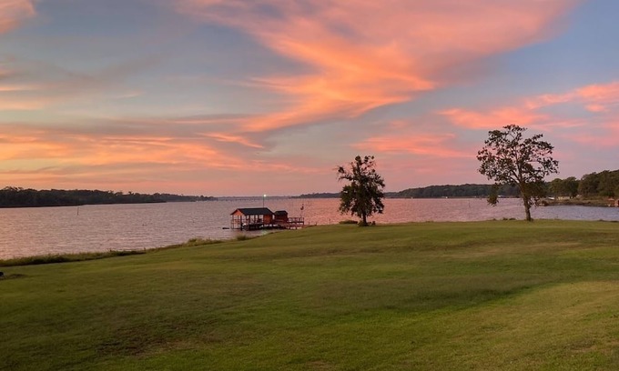 Yantis House | Bass and Crappie Haven. 2-bedroom house on famous Lake Fork.