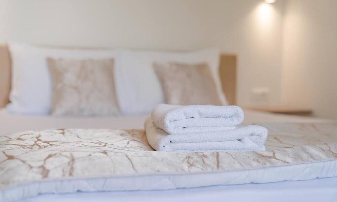 Ohrid Villa | Deluxe Double Room with Balcony and lake View with AC frege,free parking wifi