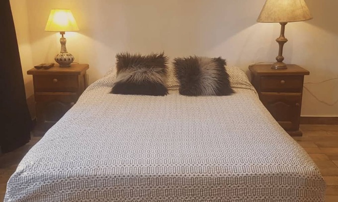 Posadas Apartment | Stylish Retreat with Parking at the Entrance to City