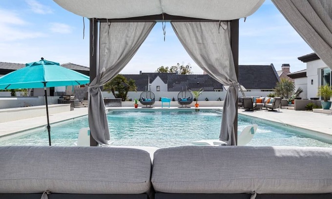 Arcadia House | The Best entertaining house you'll find!