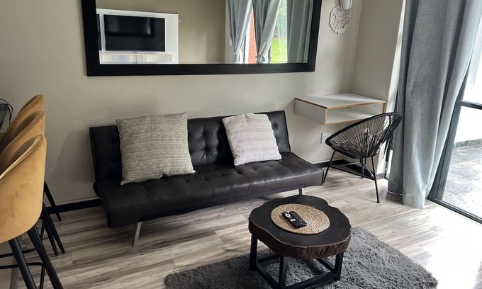 Greater Johannesburg Metropolitan Area Apartment | Jackey the Jackel Located at South Africa’s best Golf Estate.
