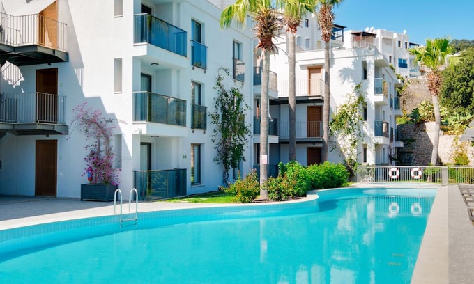 Bodrum City Center Apartment | Stylish Flat w Pool n Balcony 5 min to Beach