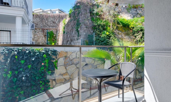 Bodrum City Center Apartment | Residence with Balcony Shared Pool 5 min to Beach