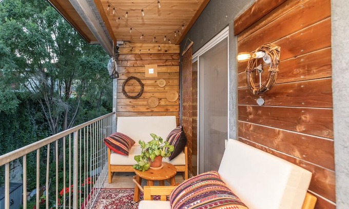 Sainte-Marie Apartment | Amazing Boho Apartment in Heart of Montreal