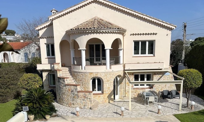 Cap-d'Antibes Villa | Villa à L'orée de Cap D'antibes. Plage, Vieil Antibes, Juan les Pins Tout à Pied