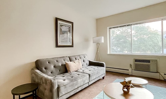 Des Moines Apartment | Sleepover: Homey 1BD/1BA - Des Moinesn