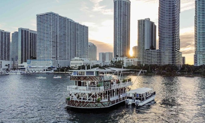 Downtown Miami Boat Rental | Luxury 150 ppl Party Yacht
